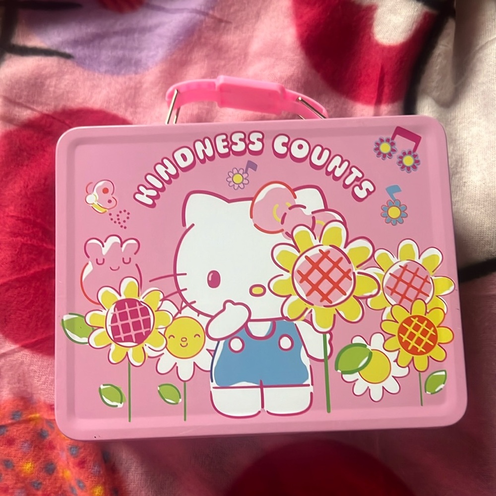 Cute Hello kitty tin lunchbox